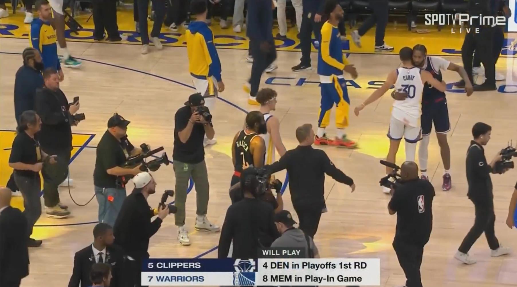 加時賽12分無解表現(xiàn)率隊獲勝！哈登賽后臉上笑容藏不住呀