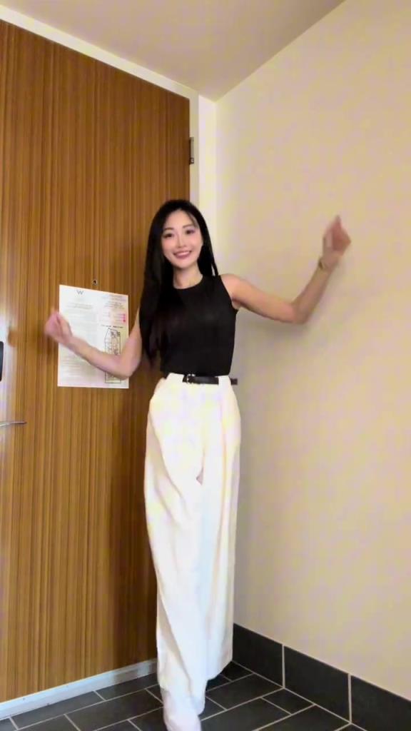 孟超曬自拍：常規(guī)賽正式收官啦，咱們季后賽見(jiàn)啦！