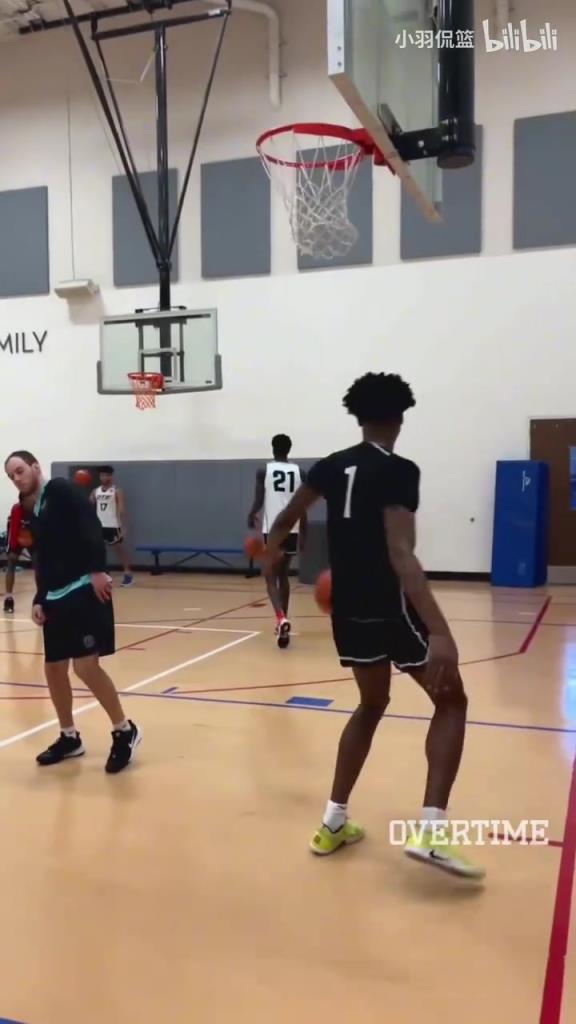 地表最強(qiáng)身體素質(zhì)？阿門扣籃簡(jiǎn)直就像直升機(jī)起飛一樣！