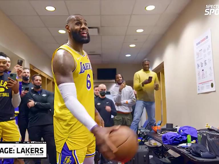 里弗斯絕殺之后湖人隊(duì)的更衣室氛圍，簡(jiǎn)直不要太和諧！！