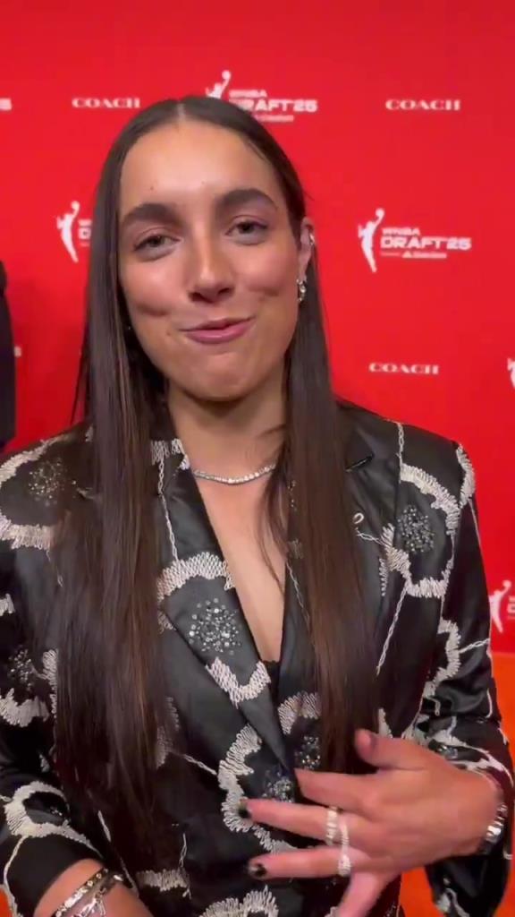 少爺真全能??！威少還幫WNBA新秀妹子們?cè)O(shè)計(jì)今晚的服裝