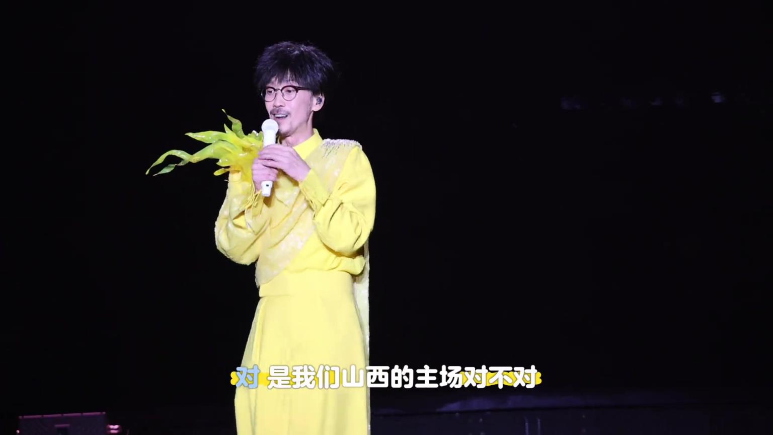 山西鬧他！周傳雄太原演唱會(huì)現(xiàn)場(chǎng)帶領(lǐng)歌迷為山西男籃加油助威