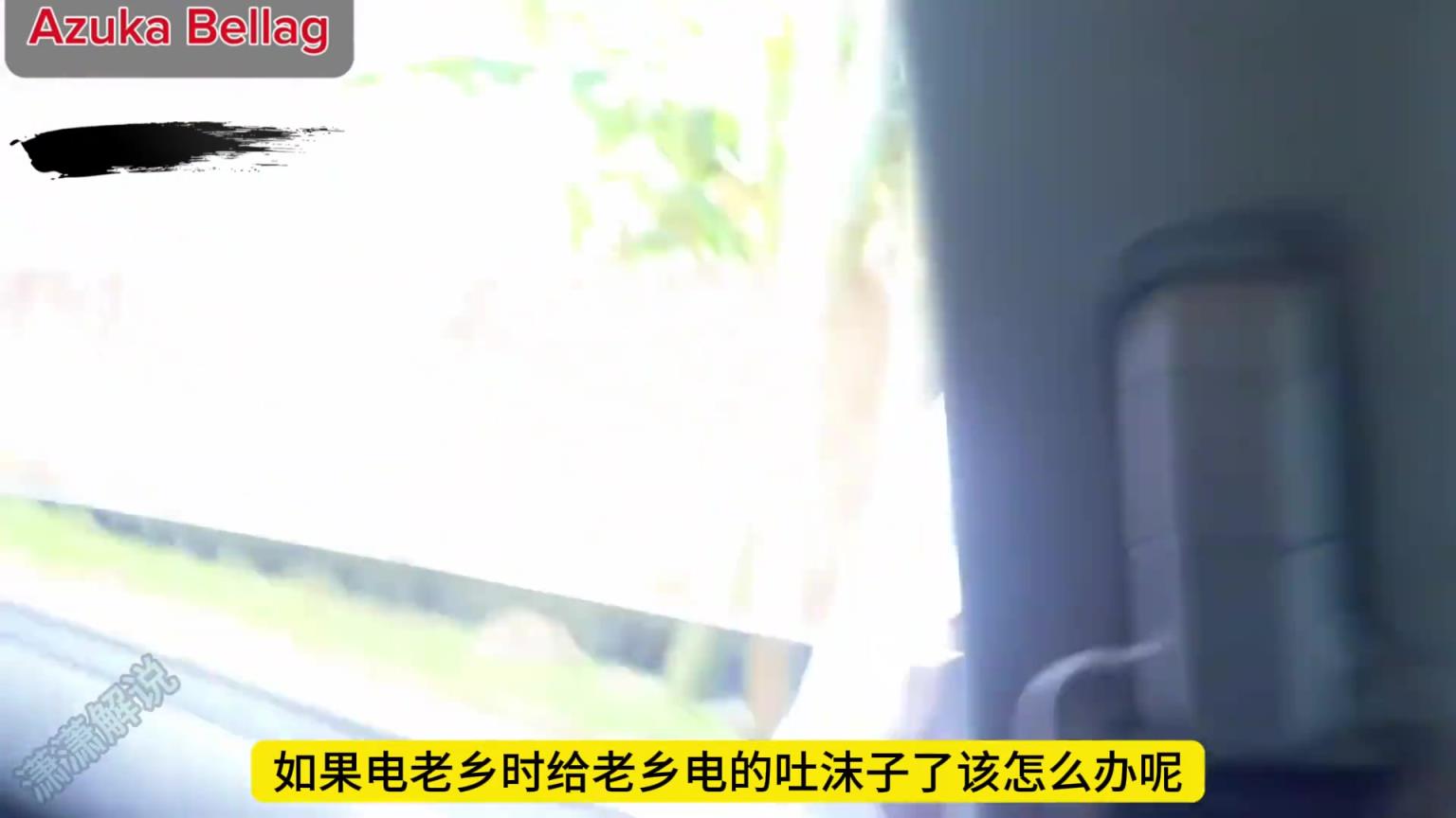 淳樸的阿森納老鄉(xiāng)盯著搶手機，沒料到被黑妹一個電擊棒