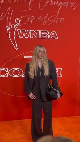 女狀元佩吉強勢登陸WNBA，實力超強，顏值也杠杠的