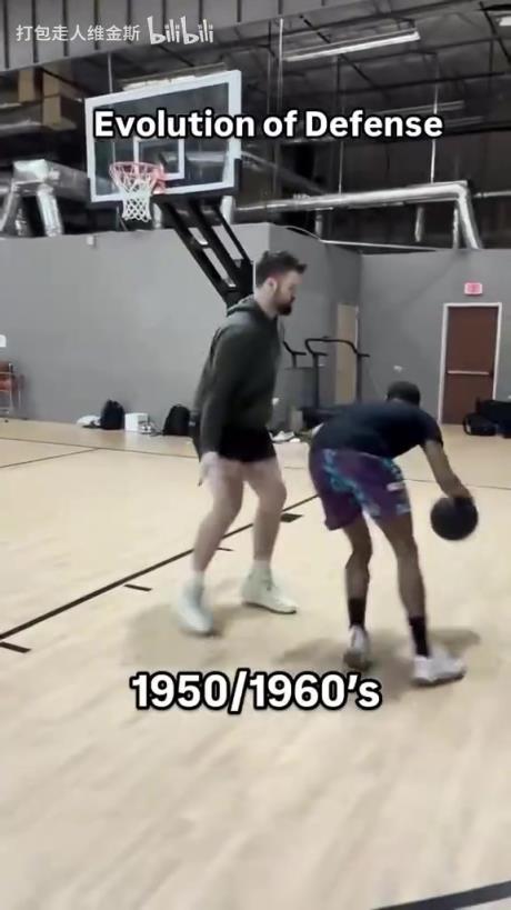 太真實了！外網網紅惡搞NBA不同時代的防守尺度變化！